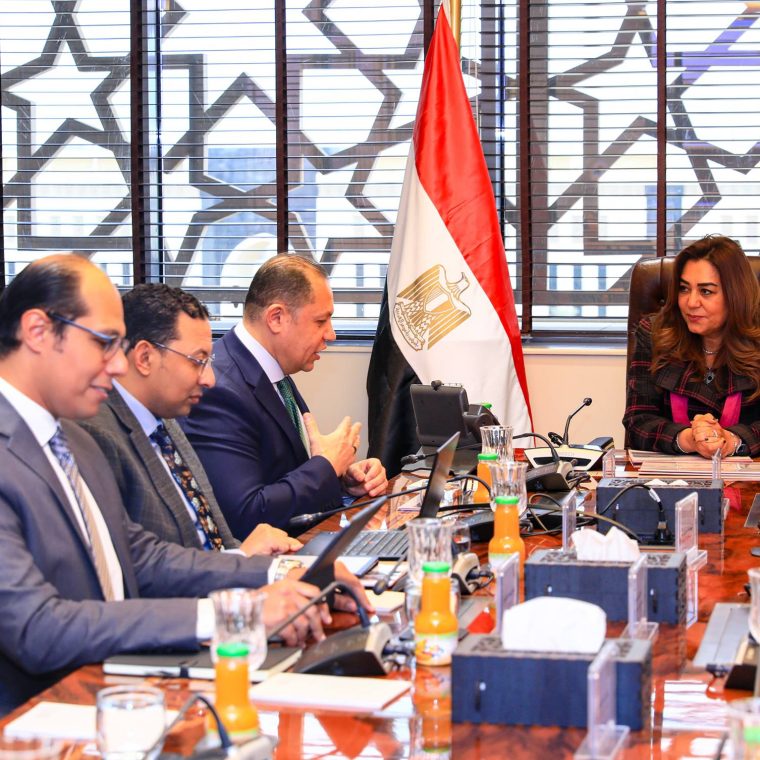 استقبال وزيرة التنمية المحلية وفد المركز الإقليمي للطاقة المتجددة وكفاءة الطاقة